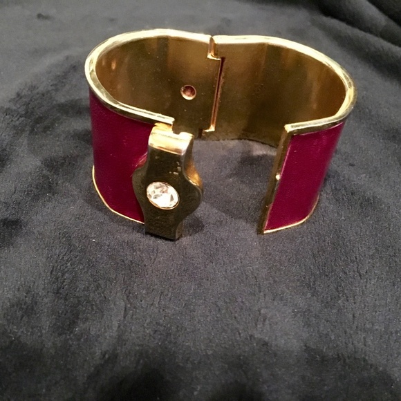 Vintage Burgundy Leather Gold Tone Cuff With Rhinestone Center - Picture 2 of 4